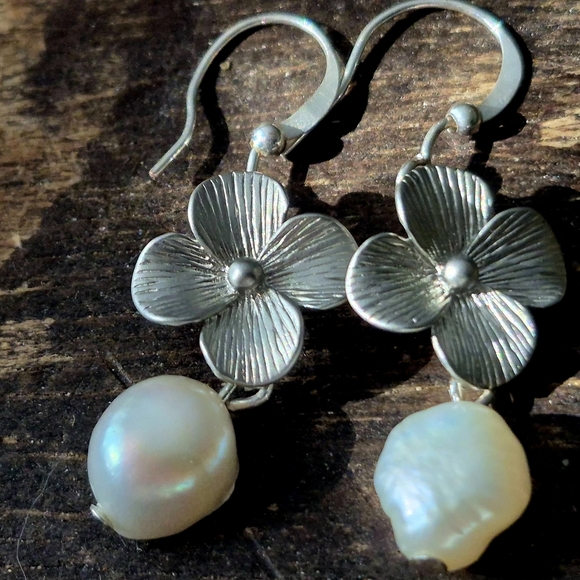 Silver Tone  Floral Freshwster Pearl Drop Earrings - Picture 1 of 8